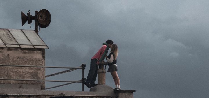 Leo Gassmann pubblica oggi il nuovo brano 'Dammi un bacio, Ja', colonna sonora della…